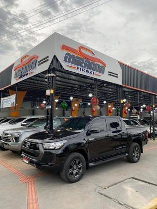 TOYOTA HILUX 2.8 D-4D TURBO DIESEL CD SR 4X4 AUTOMÁTICO